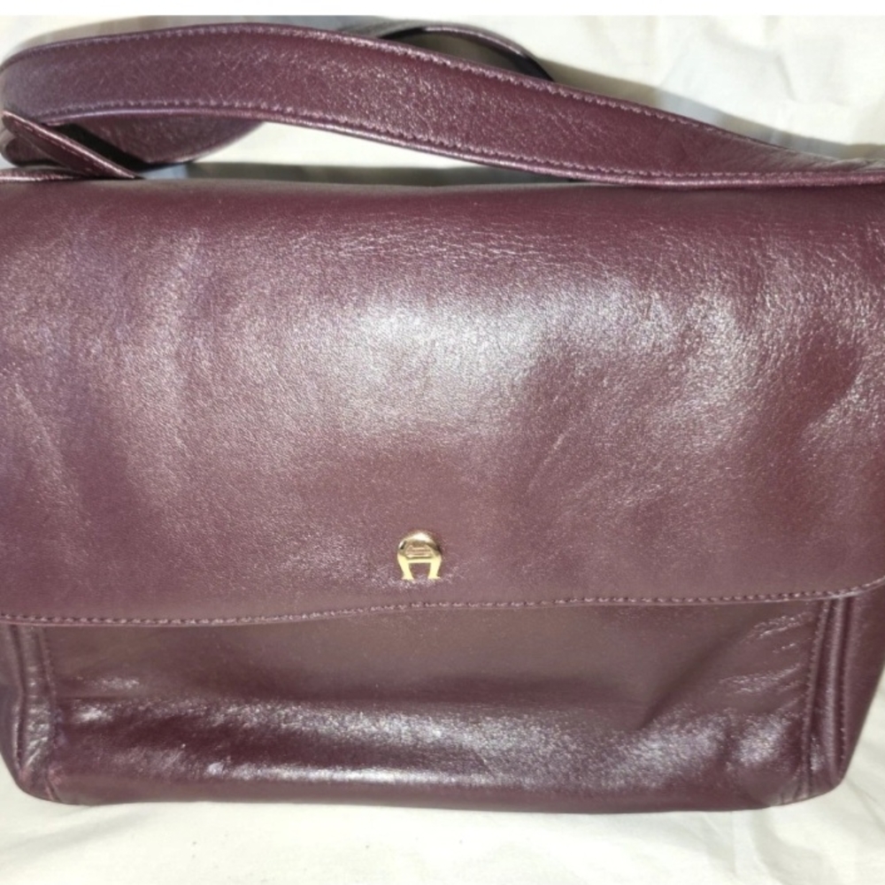 Elegant Burgundy Leather Shoulder Bag